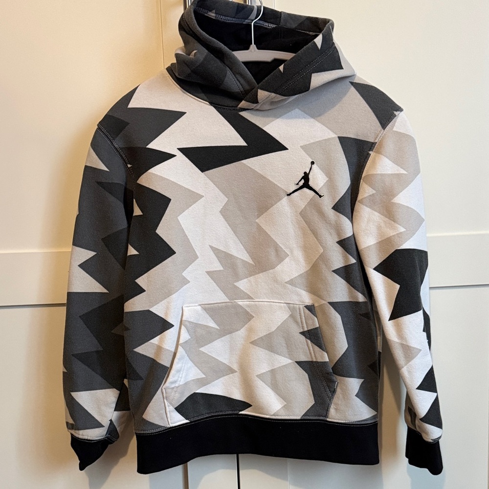Jordan boys hoodie size M (10/12)